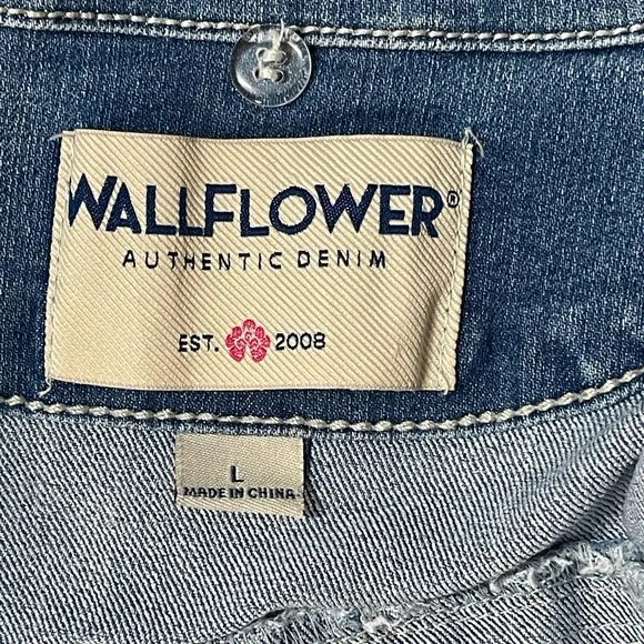 Wallflower denim Jean Jacket size L holiday snowflakes - Picture 3 of 8